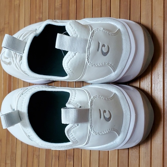 Clove Classic Core Women's Brilliant White Nursing Shoes, Various Size - Picture 6 of 7